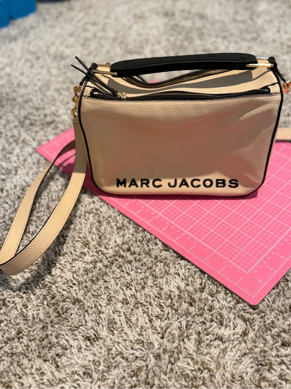 Marc Jacobs the soft box bag 23